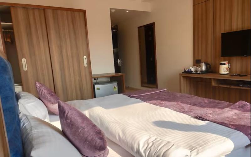 Four Leaf Hotel, Kasganj image 3