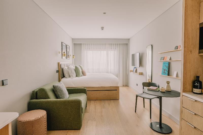 Wilde Aparthotels Lisbon Liberdade image
