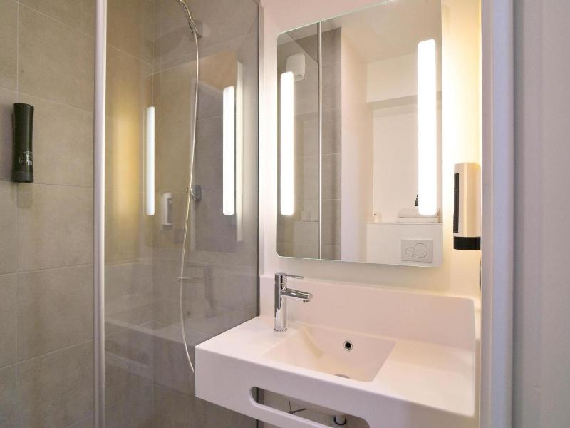 B Amp B Hotel Dreux Nord image