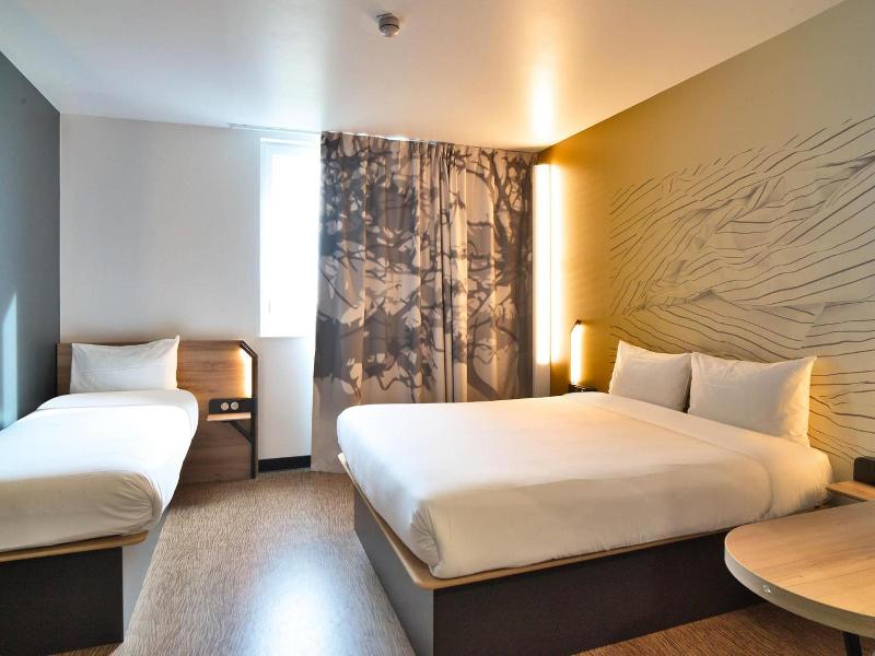 B Amp B Hotel Dreux Nord image
