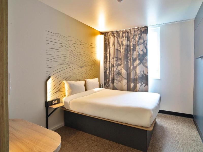 B Amp B Hotel Dreux Nord image