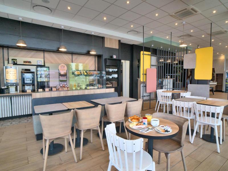B Amp B Hotel Dreux Nord image