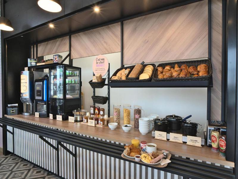 B Amp B Hotel Dreux Nord image