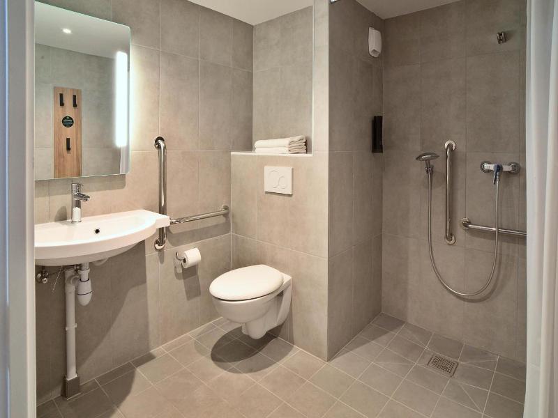 B Amp B Hotel Dreux Nord image