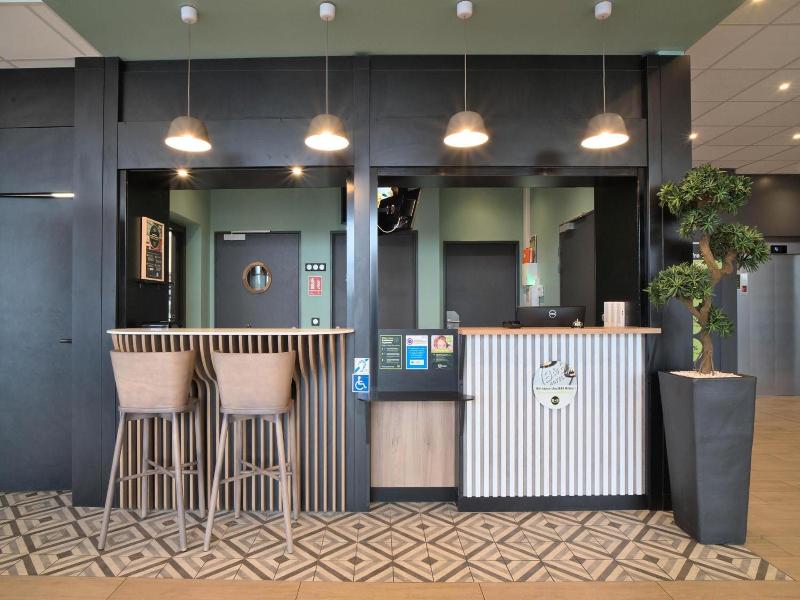 B Amp B Hotel Dreux Nord image