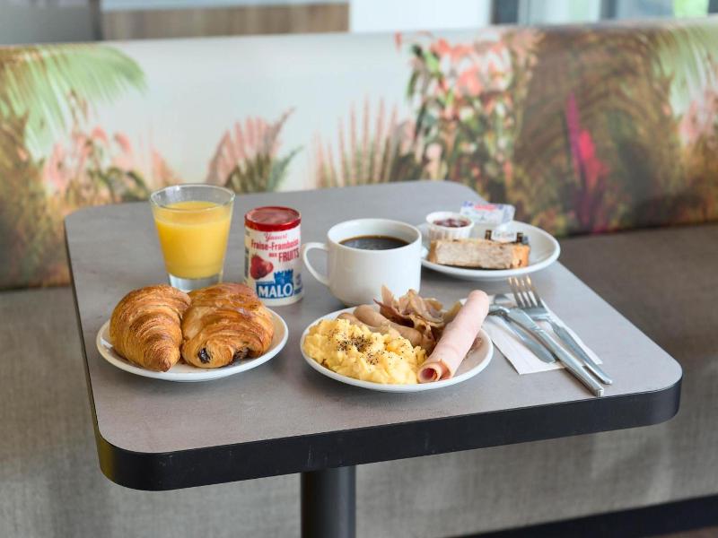 B Amp B Hotel Dreux Nord image