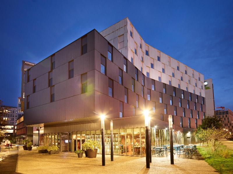 Radisson Hotel Bordeaux image