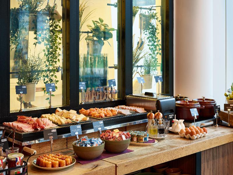 Radisson Hotel Bordeaux image
