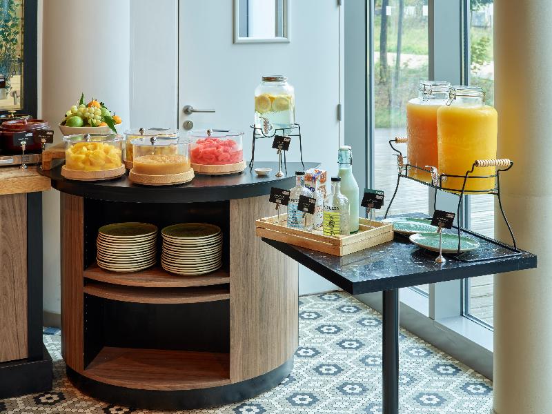 Radisson Hotel Bordeaux image