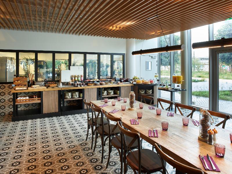Radisson Hotel Bordeaux image