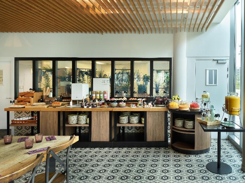 Radisson Hotel Bordeaux image