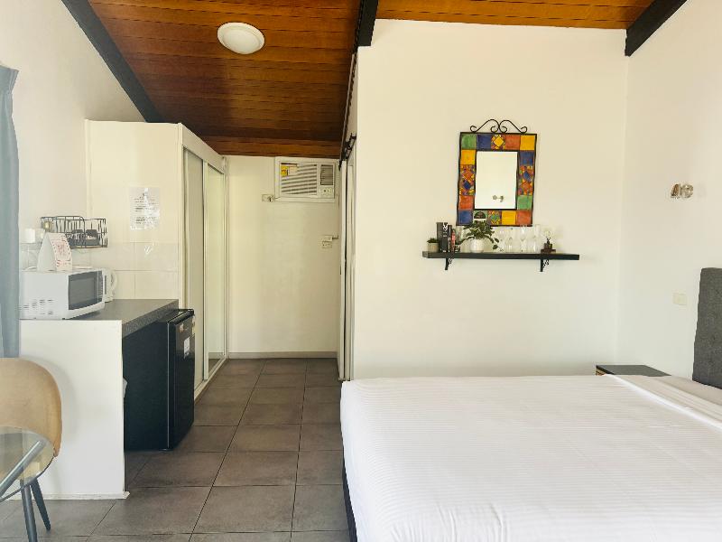 Jetty Motel, The Entrance image