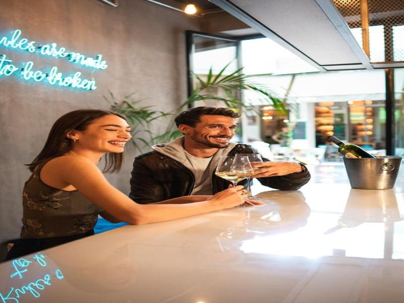 Melo Athens image