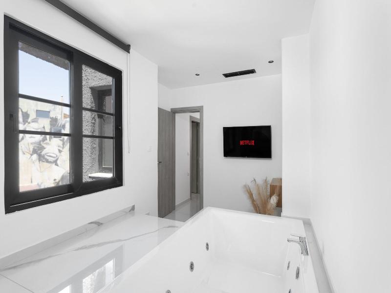 Melo Athens image