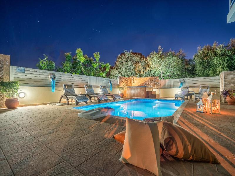 Fiorentinos Villa image
