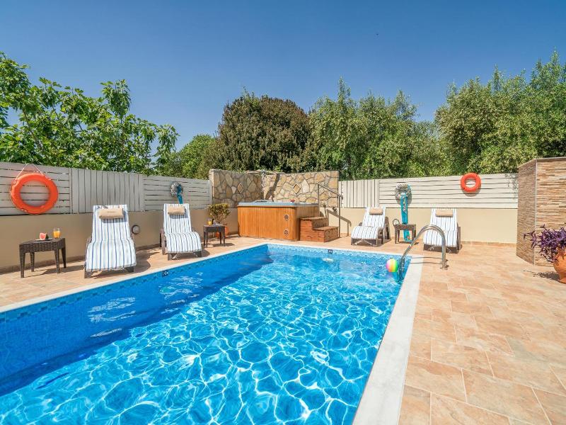 Fiorentinos Villa image