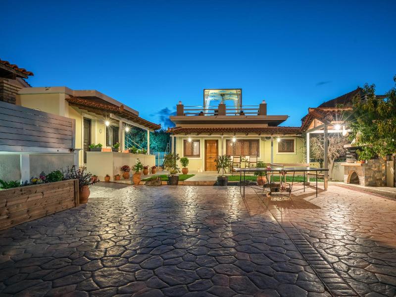 Fiorentinos Villa image