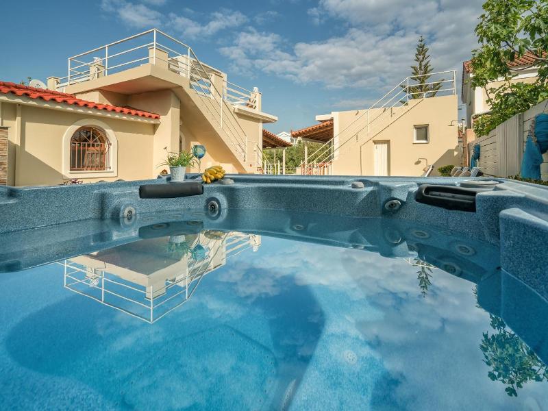 Fiorentinos Villa image