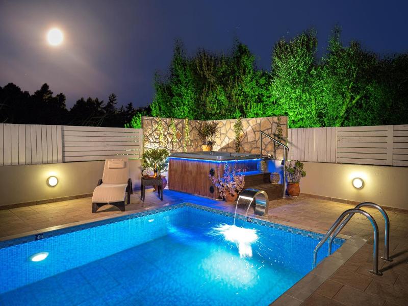 Fiorentinos Villa image