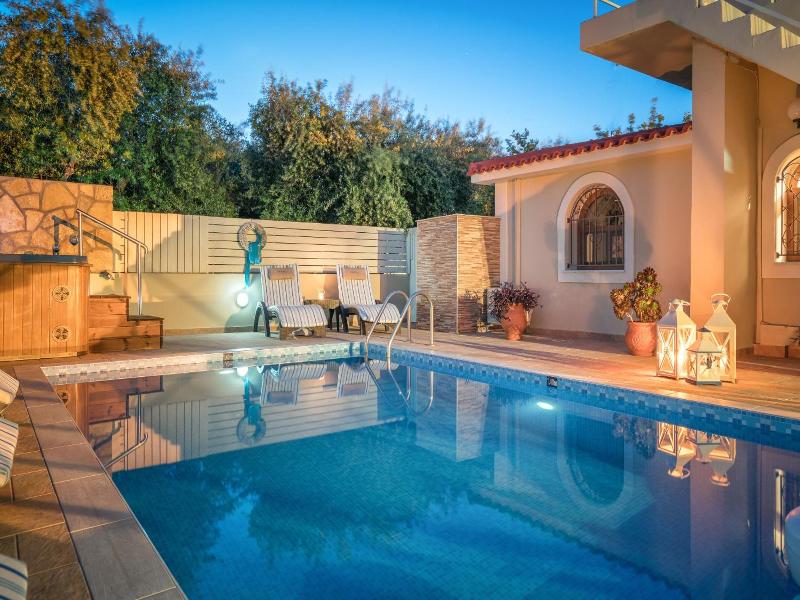 Fiorentinos Villa image