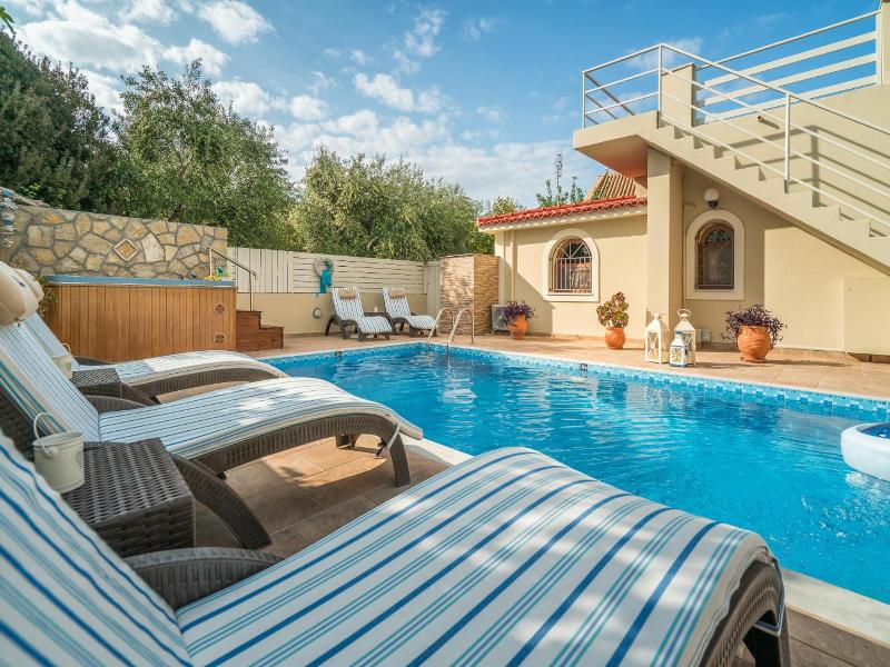 Fiorentinos Villa image