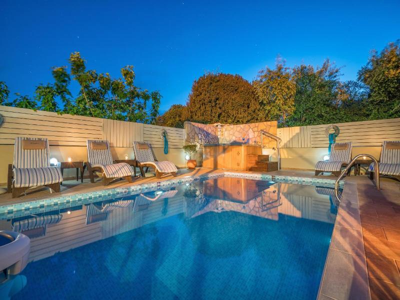 Fiorentinos Villa image