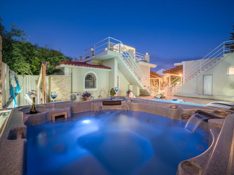 Fiorentinos Villa image