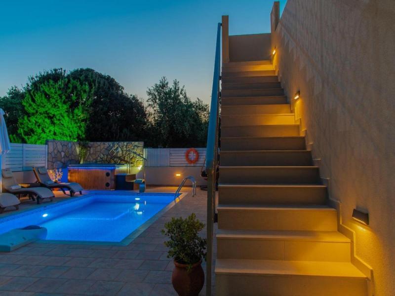 Fiorentinos Villa image