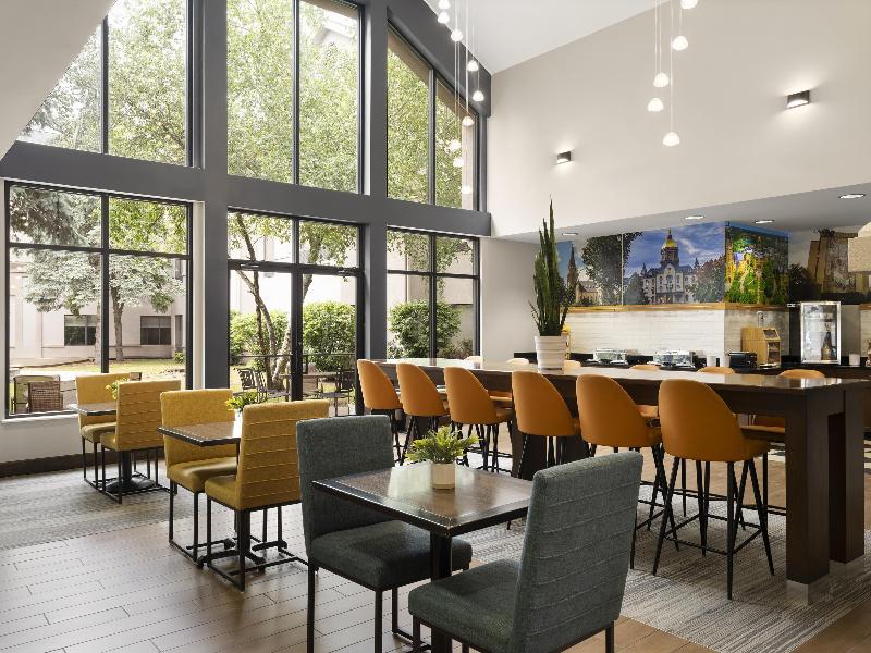 Larkspur Landing Hotel South Bend image