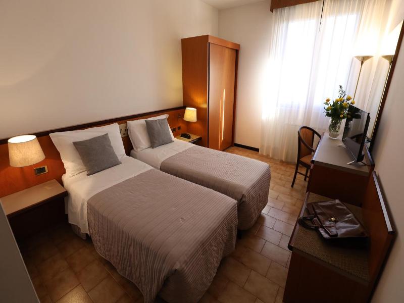 Grand Hotel Bologna Congress N Wellness image