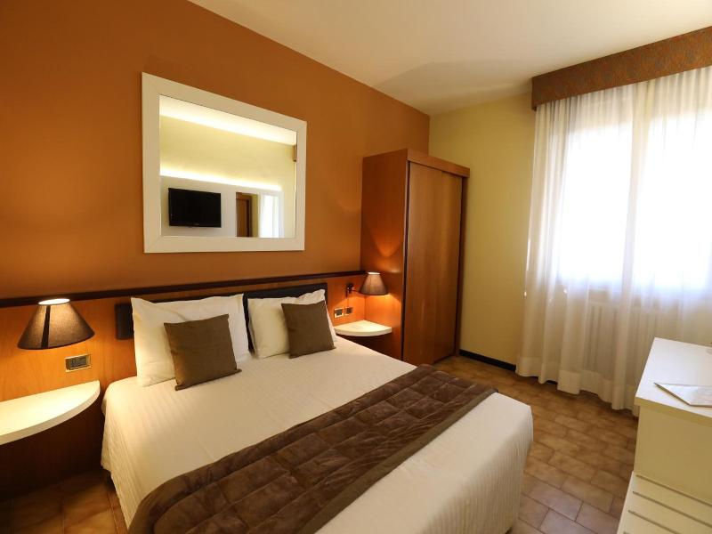Grand Hotel Bologna Congress N Wellness image