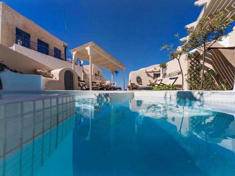 Lotza Studios, Oia