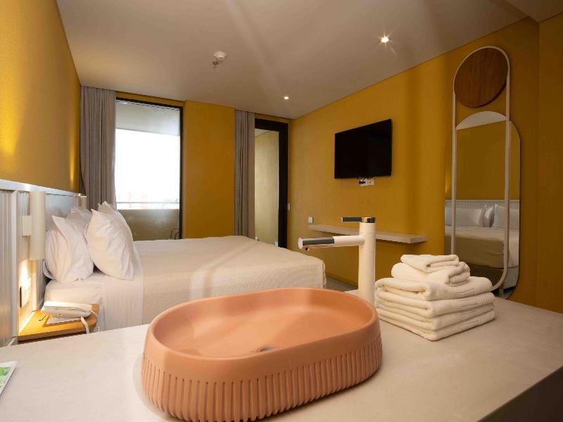 Zapadilly Tree Hotel image
