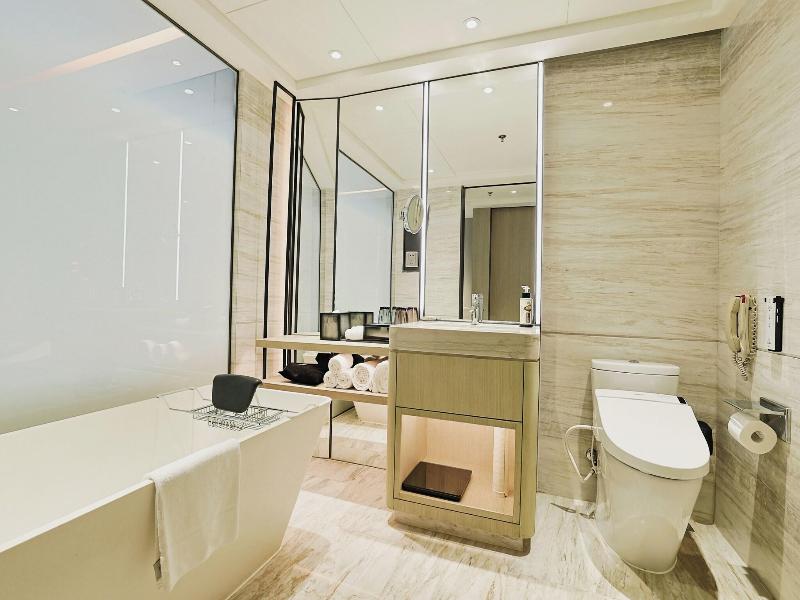 Renaissance Shenzhen Luohu Hotel image