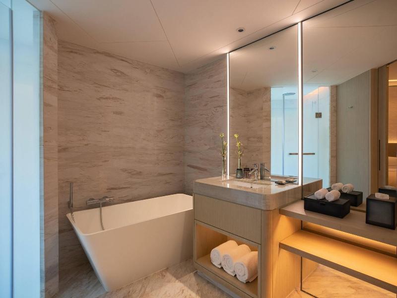 Renaissance Shenzhen Luohu Hotel image