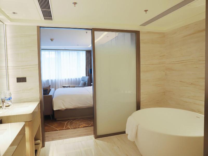 Renaissance Shenzhen Luohu Hotel image