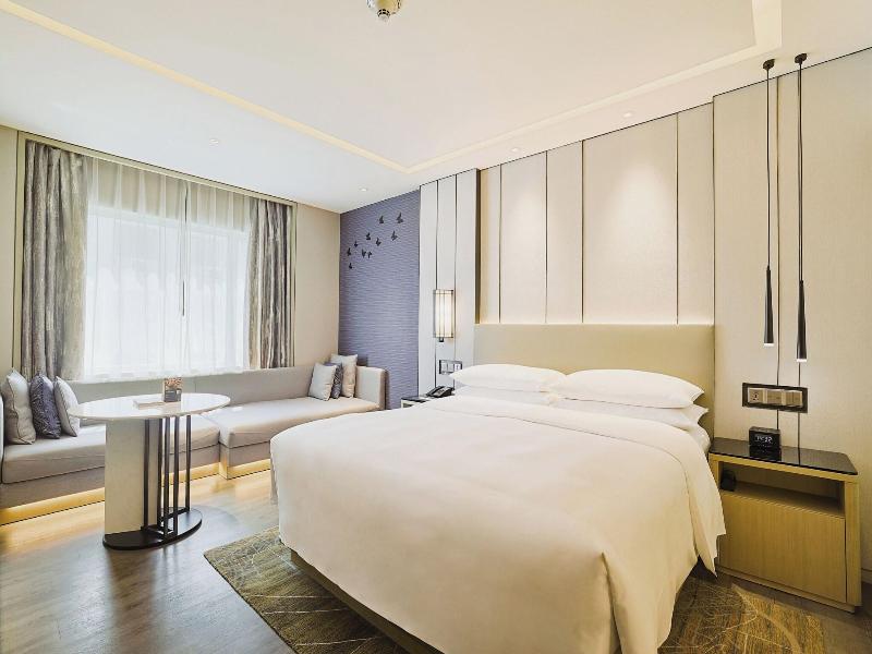 Renaissance Shenzhen Luohu Hotel image