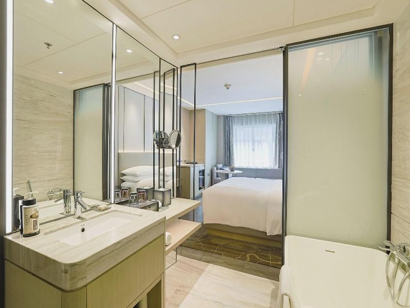 Renaissance Shenzhen Luohu Hotel image
