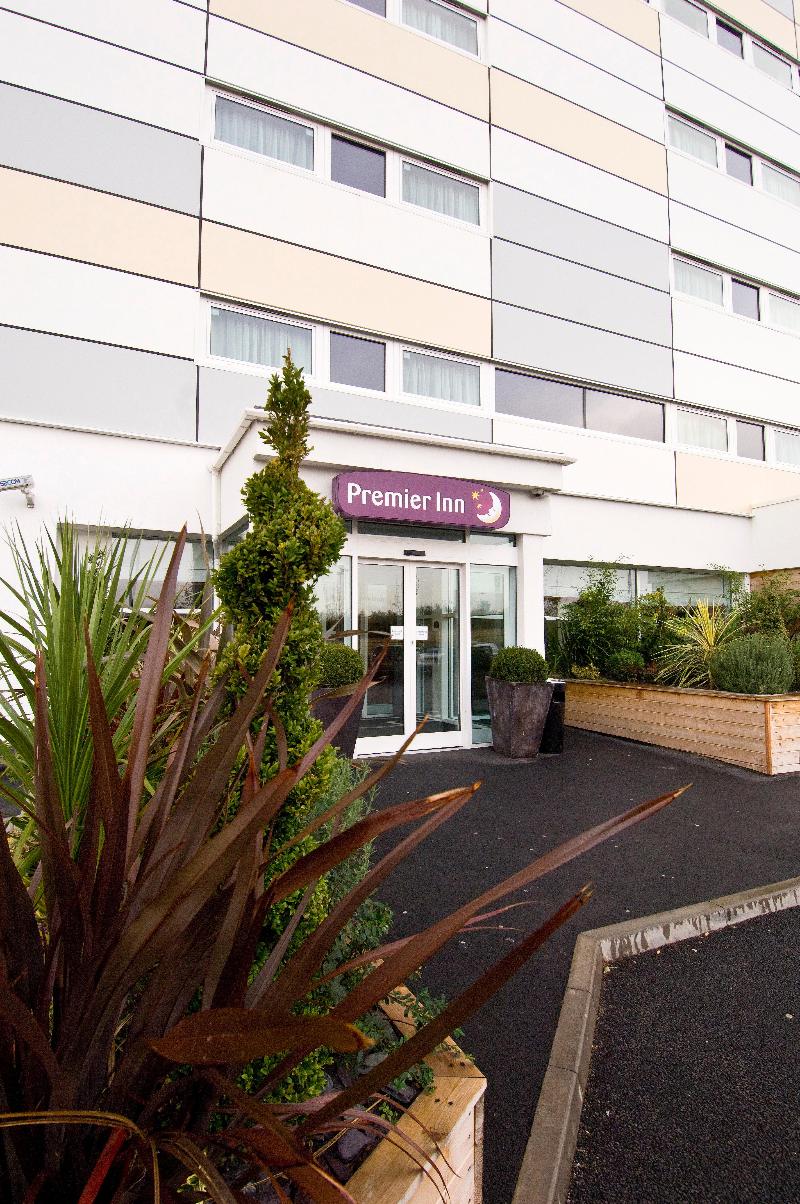 Premier Inn Manchester M56/J6 Runger Lane South image