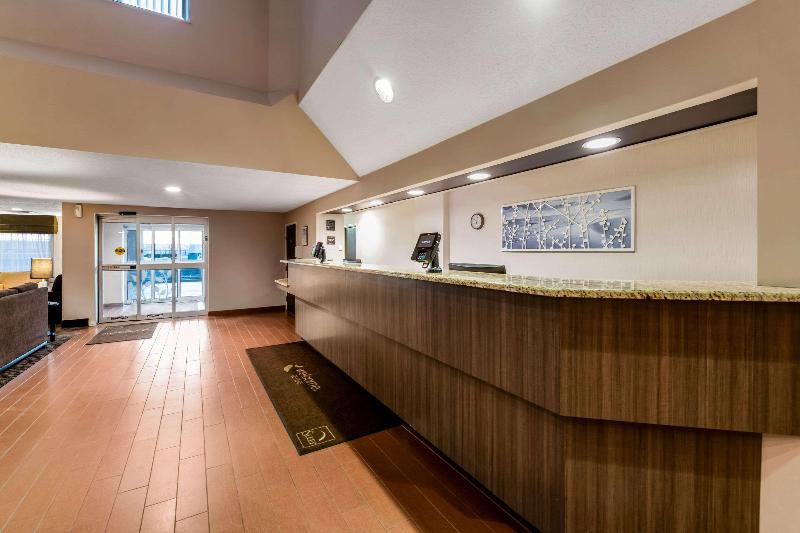 Sleep Inn & Suites Green Bay South image