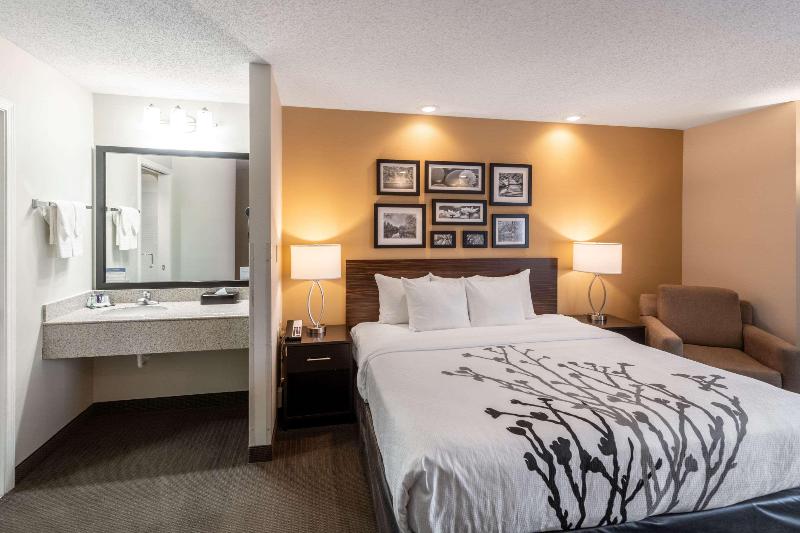 Sleep Inn & Suites Green Bay South image