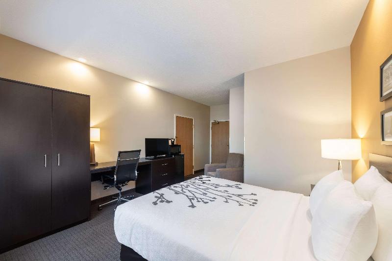 Sleep Inn & Suites Green Bay South image