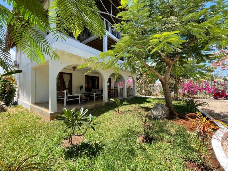 BREEZE RESIDENCE  image