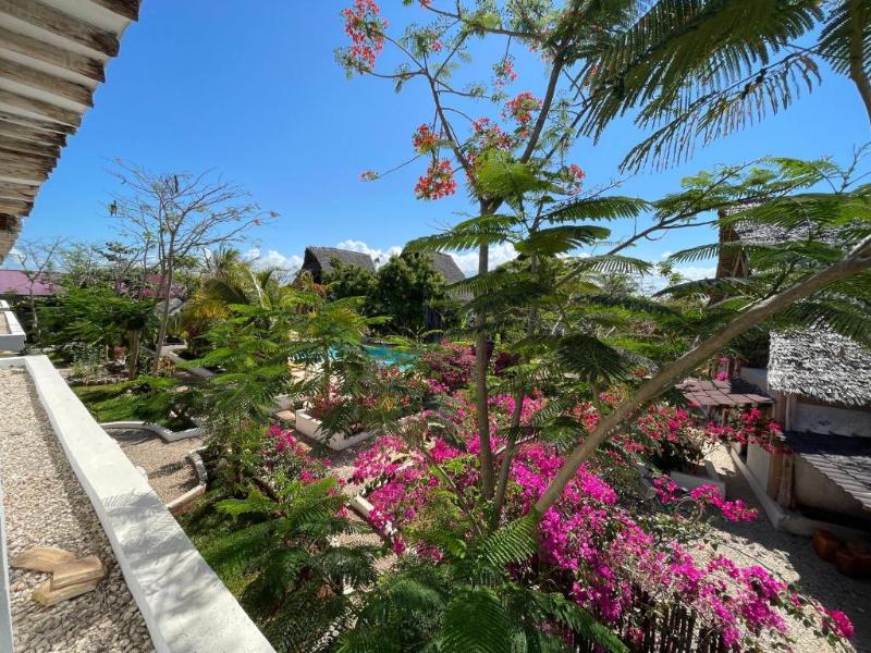 BREEZE RESIDENCE  image