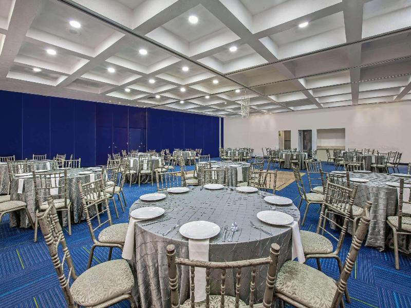 Chn Hotel Monterrey Centro Trademark By Wyndham image