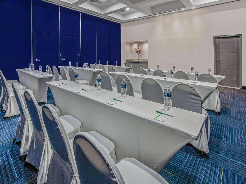 Chn Hotel Monterrey Centro Trademark By Wyndham image
