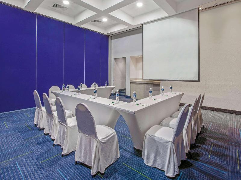 Chn Hotel Monterrey Centro Trademark By Wyndham image