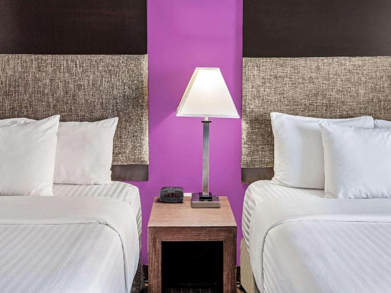 Chn Hotel Monterrey Centro Trademark By Wyndham image