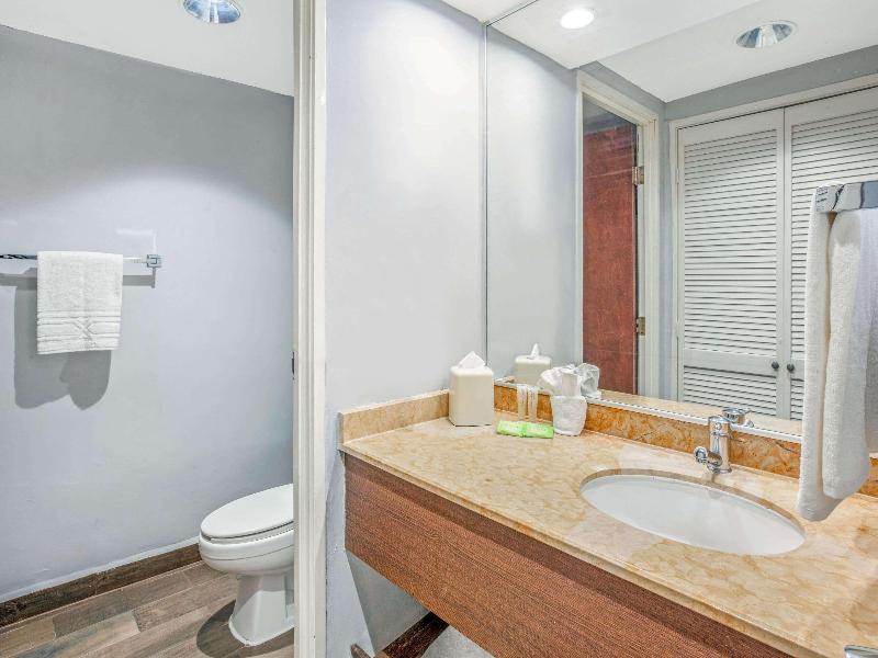 Chn Hotel Monterrey Centro Trademark By Wyndham image