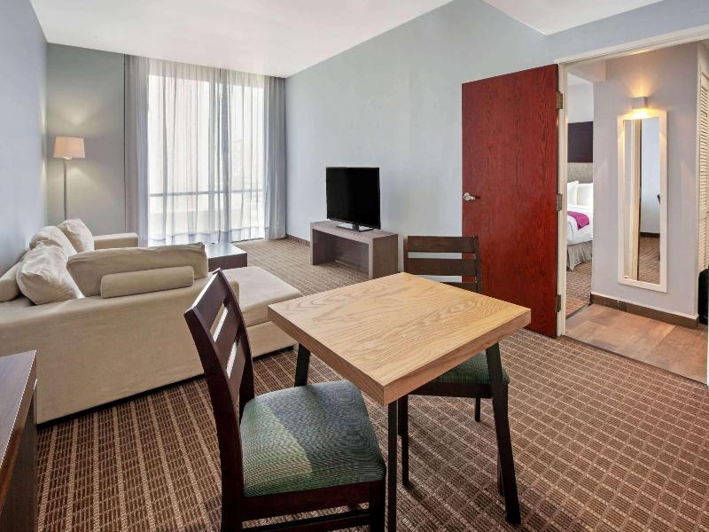 Chn Hotel Monterrey Centro Trademark By Wyndham image